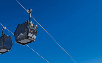 Detachable gondola lifts